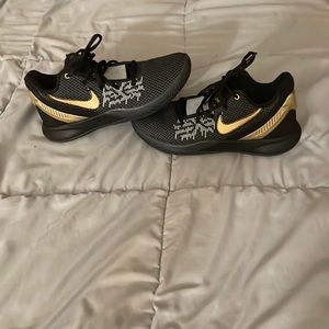 NIKE KYRIE FLYTRAP II EP BLACK